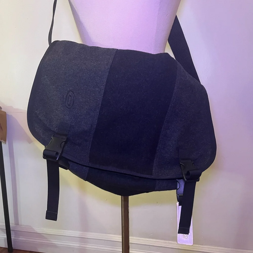 TIMBUK2 Black Messenger Bag barely used! Built to last! - Picture 3 of 11
